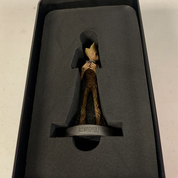 MARVEL HEAVYWEIGHTS 1:18 SCALE GROOT METAL STATUE - Picture 6 of 10